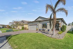 30959 Parrot Reef Ct, Wesley Chapel, FL 33545 - Photo 4