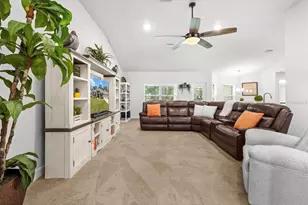 11042 Heth Ct, Weeki Wachee, FL 34613 - Photo 4