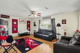 720 Valrico Hills Ln, Valrico, FL 33594 - Photo 4