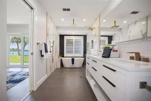 11930 W Bayshore Dr, Crystal River, FL 34429 - Photo 10