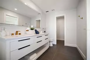 11930 W Bayshore Dr, Crystal River, FL 34429 - Photo 14