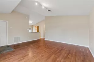 4631 Eagle Ranch Dr, Zephyrhills, FL 33542 - Photo 10