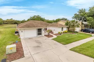 1213 Venetia Dr, Spring Hill, FL 34608 - Photo 6