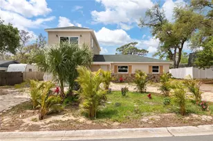 743 Bayshore Dr, Tarpon Springs, FL 34689 - Photo 2