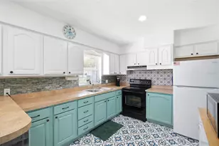 764 NE 13th St, Crystal River, FL 34428 - Photo 6