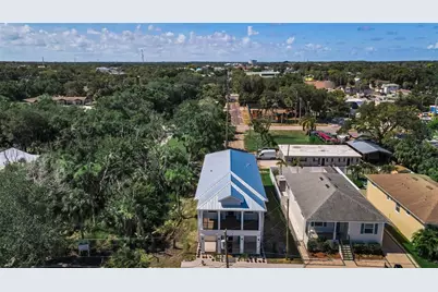 158 E Spruce Street, Tarpon Springs, FL 34689 - Photo 2