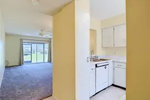 11132 Pembridge Ct, Port Richey, FL 34668 - Photo 6