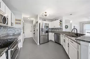 7510 Maroon Peak Dr, Ruskin, FL 33573 - Photo 10
