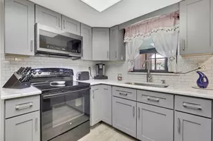 9045 Gaynor St, Spring Hill, FL 34608 - Photo 14