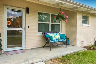 1225 NE 2nd St, Crystal River, FL 34429 - Photo 6