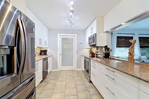 1225 NE 2nd St, Crystal River, FL 34429 - Photo 16