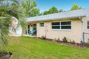 1225 NE 2nd St, Crystal River, FL 34429 - Photo 4