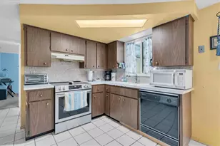 9106 Lunar Ln, Port Richey, FL 34668 - Photo 22
