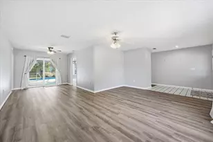 8370 Windridge Way, Weeki Wachee, FL 34613 - Photo 10