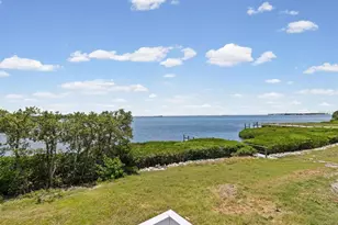 1647 Seabreeze Dr, Tarpon Springs, FL 34689 - Photo 20