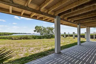 1647 Seabreeze Dr, Tarpon Springs, FL 34689 - Photo 36