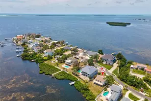 1647 Seabreeze Dr, Tarpon Springs, FL 34689 - Photo 2