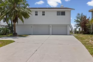 1647 Seabreeze Dr, Tarpon Springs, FL 34689 - Photo 38