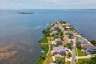 1647 Seabreeze Dr, Tarpon Springs, FL 34689 - Photo 44