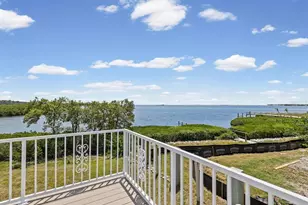 1647 Seabreeze Dr, Tarpon Springs, FL 34689 - Photo 16