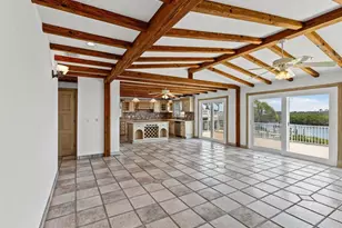 1647 Seabreeze Dr, Tarpon Springs, FL 34689 - Photo 14