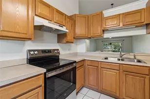 3410 Laurel Dale Dr, Tampa, FL 33618 - Photo 46