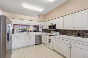 18109 Tiverton Ct, Hudson, FL 34667 - Photo 4