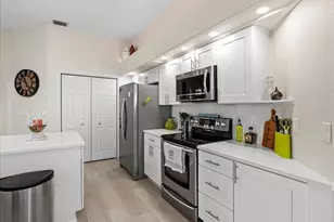9182 Tarleton Cir, Weeki Wachee, FL 34613 - Photo 8