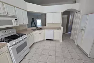 24505 Landing Dr, Lutz, FL 33559 - Photo 8