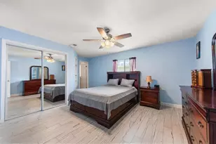 811 48th Ave N, Saint Petersburg, FL 33703 - Photo 16