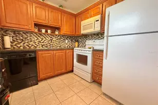 11640 Bayonet Ln, New Port Richey, FL 34654 - Photo 4
