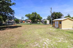 582 Ridgewood St NW, Port Charlotte, FL 33952 - Photo 6