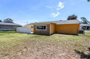 582 Ridgewood St NW, Port Charlotte, FL 33952 - Photo 4