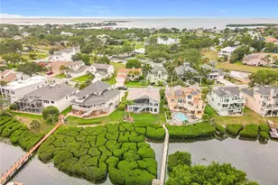 2021 N Pointe Alexis Dr, Tarpon Springs, FL 34689 - Photo 10