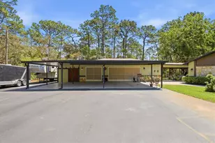 9032 Birmingham Ave, Weeki Wachee, FL 34613 - Photo 8