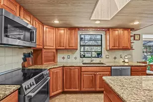 9032 Birmingham Ave, Weeki Wachee, FL 34613 - Photo 22