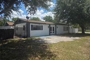 12521 Pittsfield Ave, Tampa, FL 33624 - Photo 2