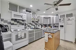 10185 Carrin Rd, Spring Hill, FL 34608 - Photo 12