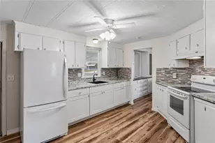 38552 Monet Dr, Zephyrhills, FL 33540 - Photo 2