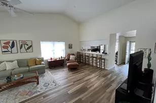 9485 Hamlin Blvd, Seminole, FL 33776 - Photo 8