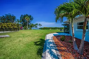 1620 Seabreeze Dr, Tarpon Springs, FL 34689 - Photo 74