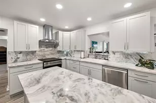 1620 Seabreeze Dr, Tarpon Springs, FL 34689 - Photo 20