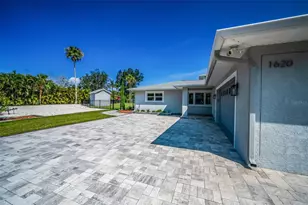 1620 Seabreeze Dr, Tarpon Springs, FL 34689 - Photo 12
