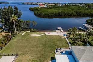 1620 Seabreeze Dr, Tarpon Springs, FL 34689 - Photo 96