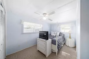 1027 Vermont Ave, Lady Lake, FL 32159 - Photo 12