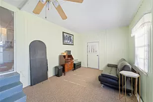 1027 Vermont Ave, Lady Lake, FL 32159 - Photo 14