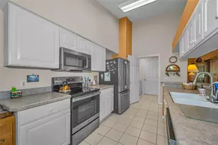 1015 Flora Vista St, Trinity, FL 34655 - Photo 10