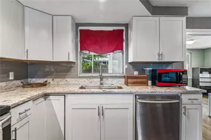 7024 Fox Hollow Dr, Port Richey, FL 34668 - Photo 12