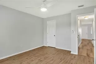 5900 22nd Ave N, Saint Petersburg, FL 33710 - Photo 18