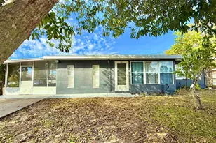 72 Lake Shore Dr, Palm Harbor, FL 34684 - Photo 2